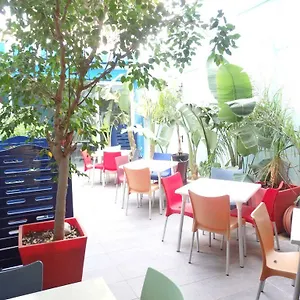 3* Hotel Parrots